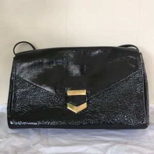 Times arrow patent leather shoulder bag